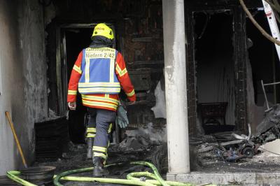 Oeschelbronn: Brand eines Mehrfamilienhauses 